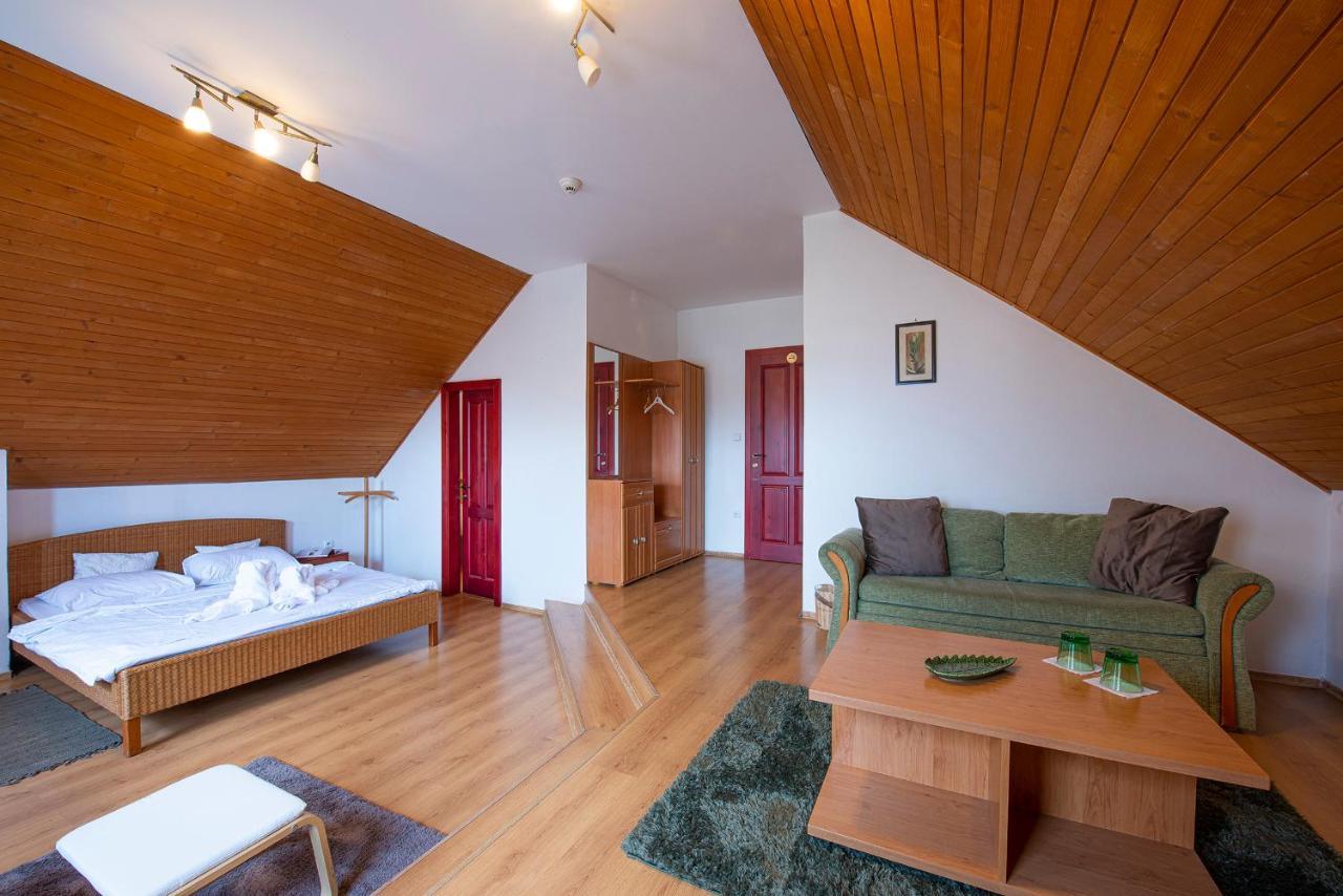 Hotel Penzion Familia à Poprad Extérieur photo