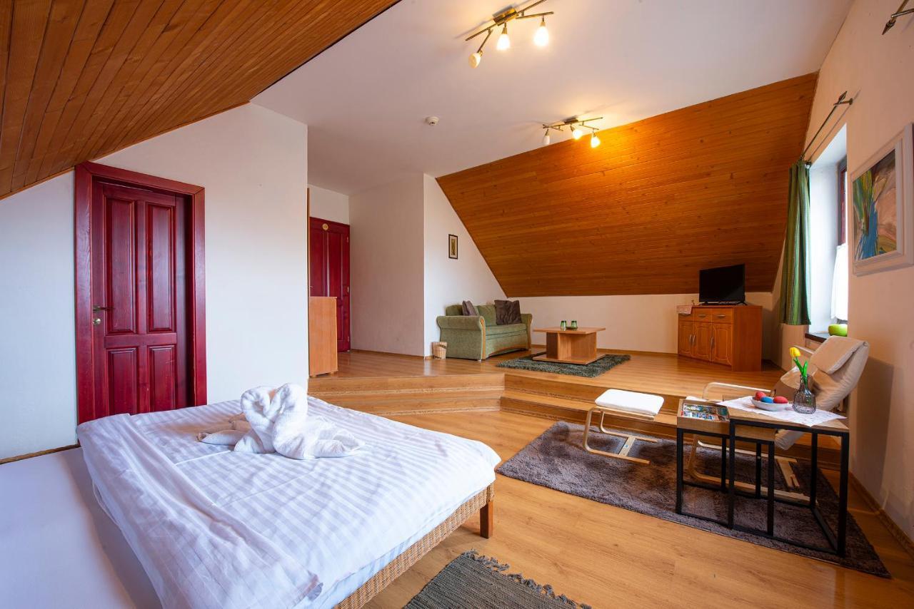 Hotel Penzion Familia à Poprad Extérieur photo
