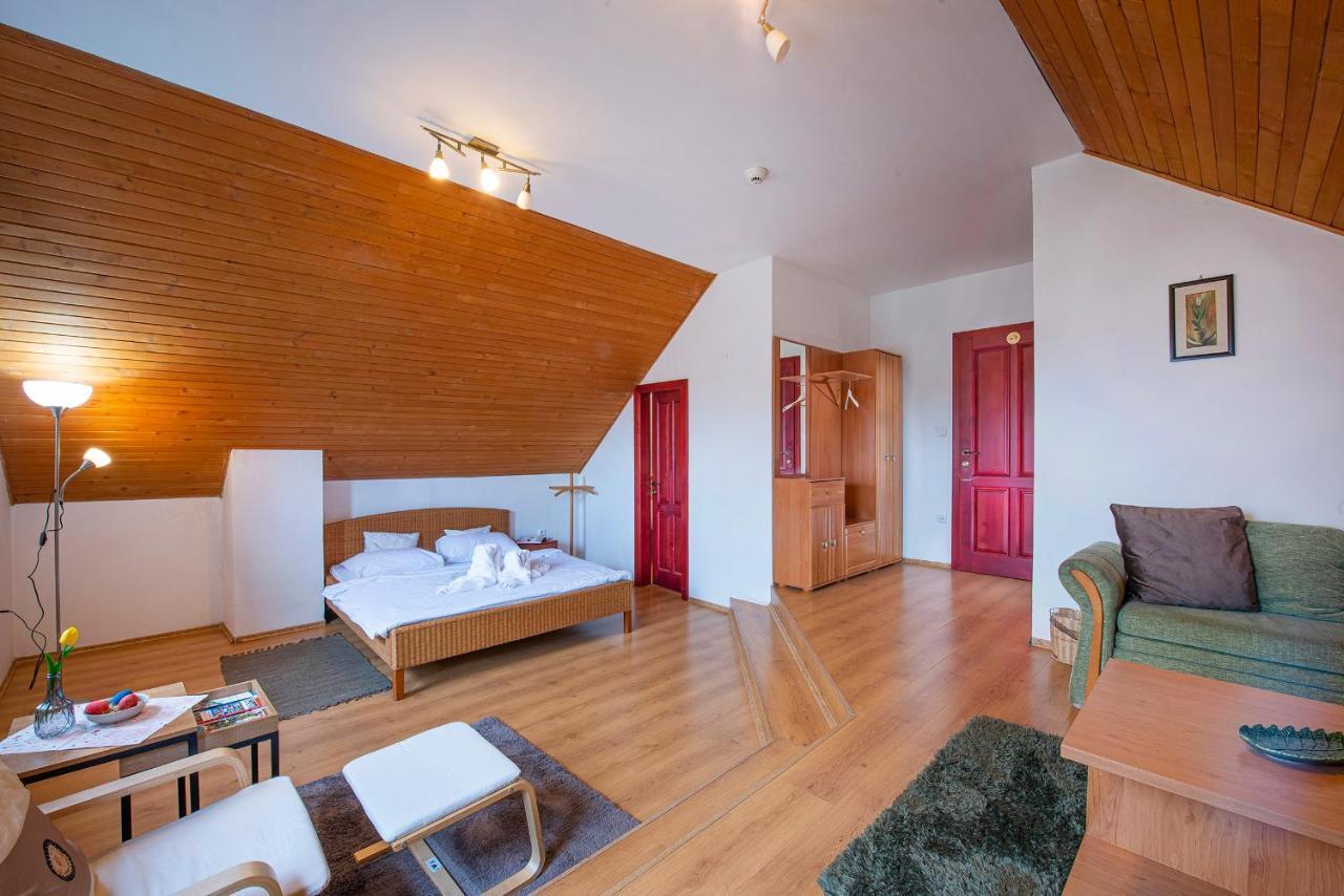 Hotel Penzion Familia à Poprad Extérieur photo