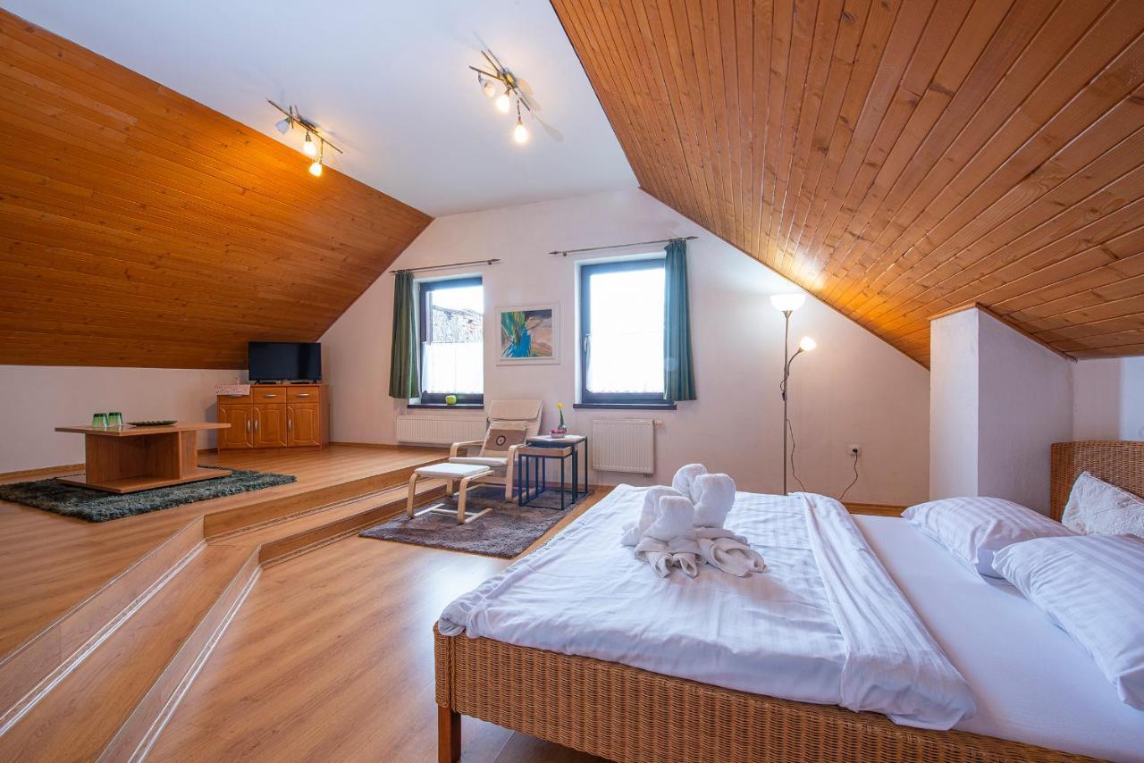 Hotel Penzion Familia à Poprad Extérieur photo
