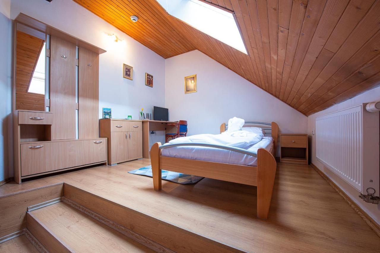 Hotel Penzion Familia à Poprad Extérieur photo