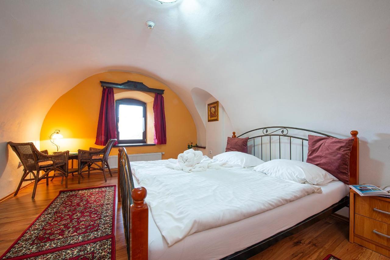 Hotel Penzion Familia à Poprad Extérieur photo