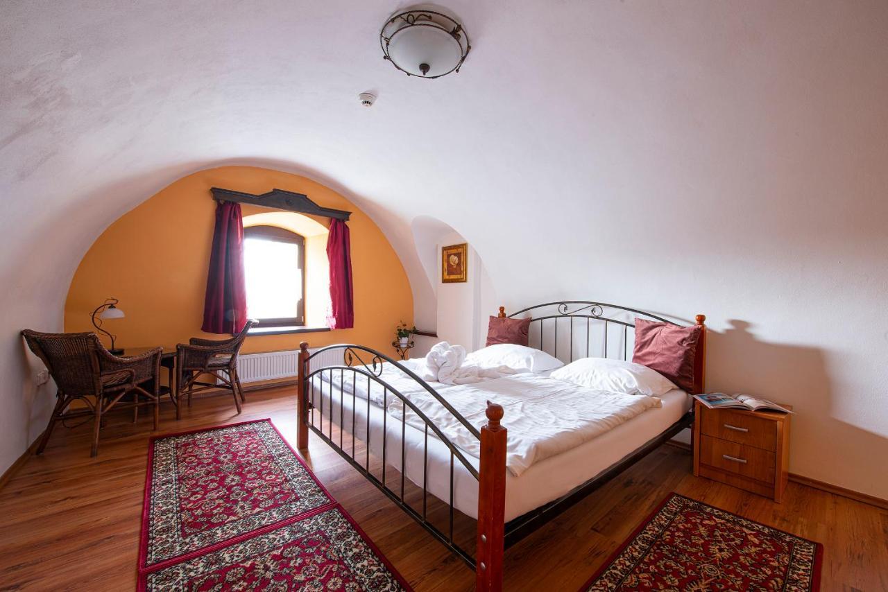 Hotel Penzion Familia à Poprad Extérieur photo