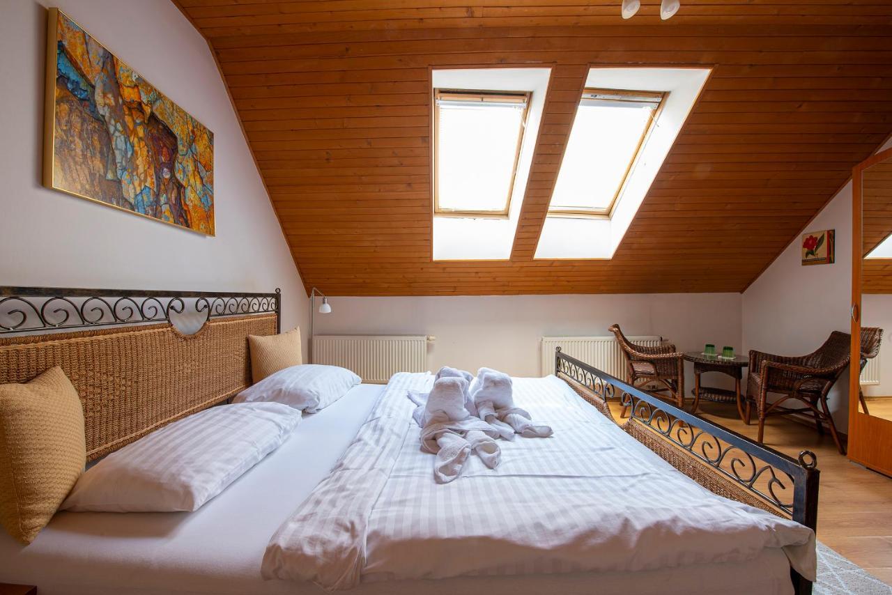 Hotel Penzion Familia à Poprad Extérieur photo
