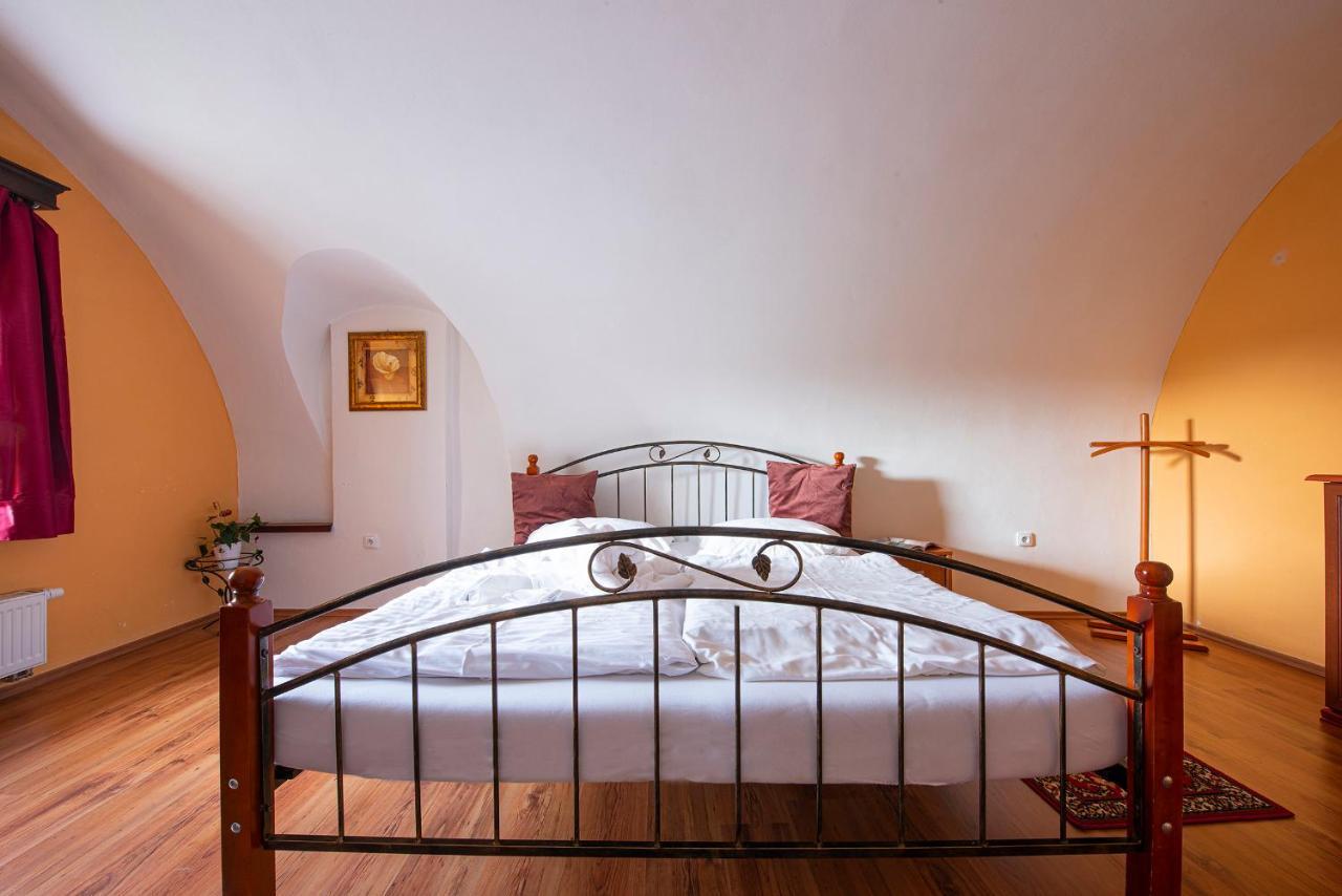 Hotel Penzion Familia à Poprad Extérieur photo